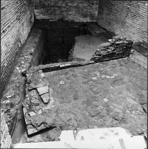 012373 - monumento - Casa delle Vestali, il forno; neg. serie 6x6, n. 3325