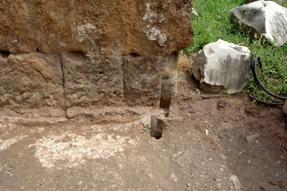 Foto 39 Tab_IX-Ostmauer-Detail-01-von_W.jpg