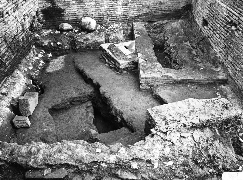 012375 - monumento - Casa delle Vestali, ambiente prima del forno (ottobre 1968); neg. serie 9x12, n. 804