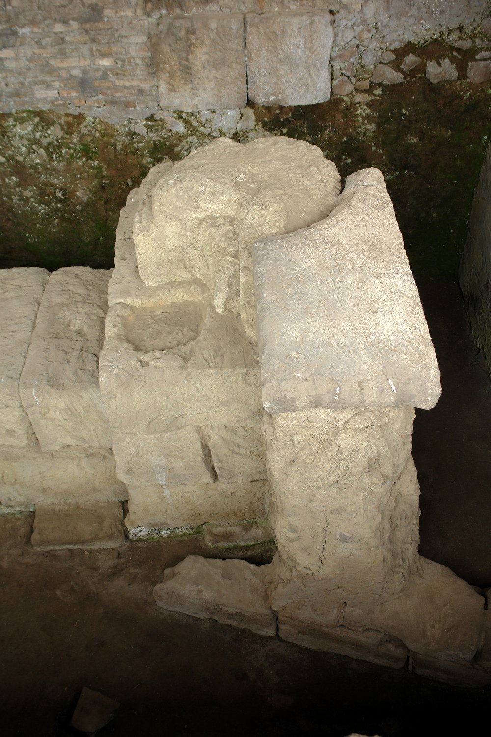 Foto 6 3. Fundament Nord, von Ost.jpg