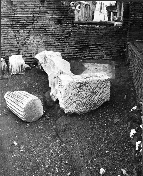 012384 - monumento - Casa delle Vestali, angolo ovest (al fianco dell'edicola), muro a blocchi e  mosaico di etÃ  repubblicana; neg. serie 6x6, n. 3320