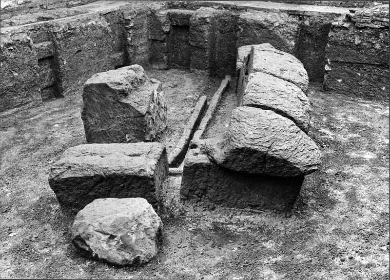 012398 - monumento - Casa delle Vestali, ambiente ad est del peristilio, c.d. "ara"