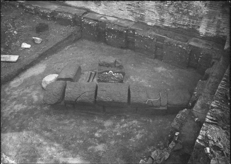 012404 - scavo archeologico - Casa delle Vestali, ambienti, saggi di scavo