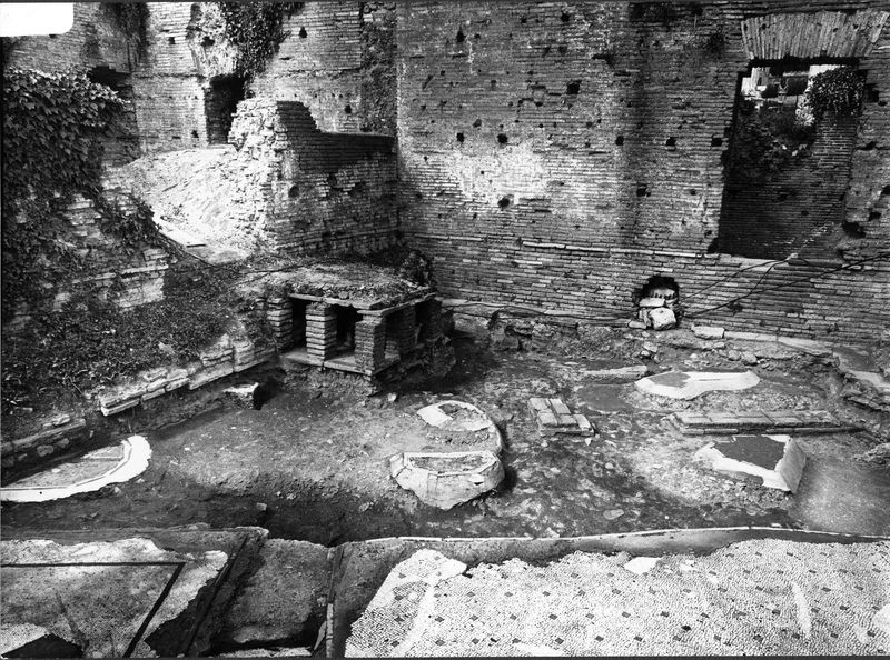 012407 - monumento - Casa delle Vestali, zona nord/ovest della casa, ambienti 1 e 4; neg. serie 9x12, n. 803
