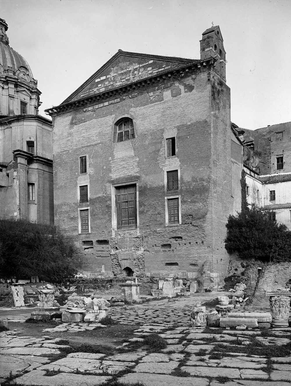 Curia BN.jpg