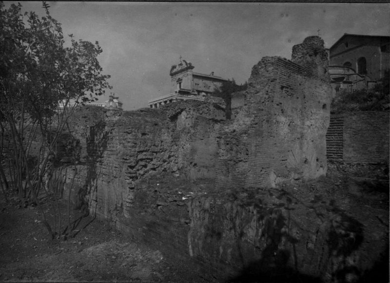 012420 - monumento - Casa delle Vestali, ambienti, particolare area settentrionale; neg. serie 6x9, n. 2900
