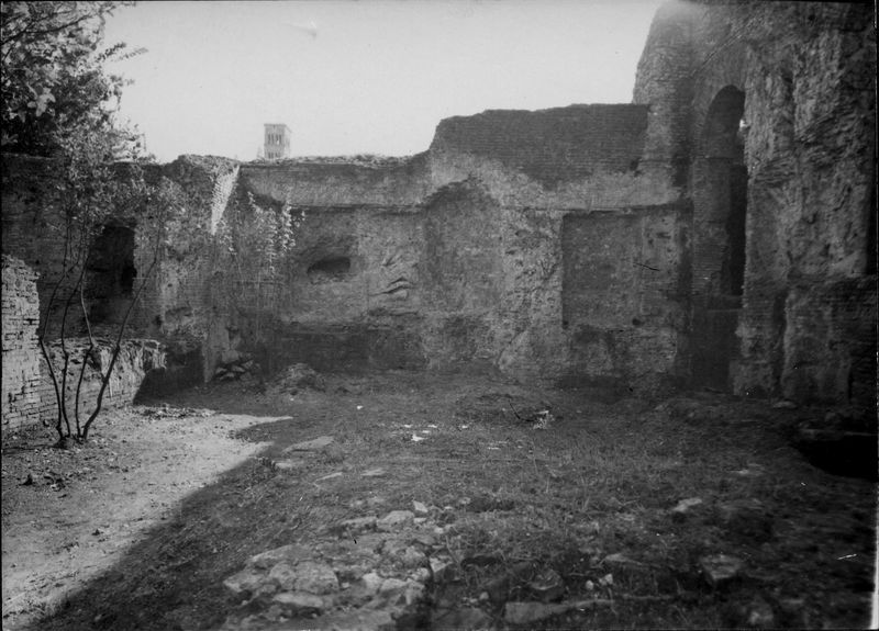 012421 - monumento - Casa delle Vestali, ambienti, particolare area settentrionale; neg. serie 6x9, n. 2904