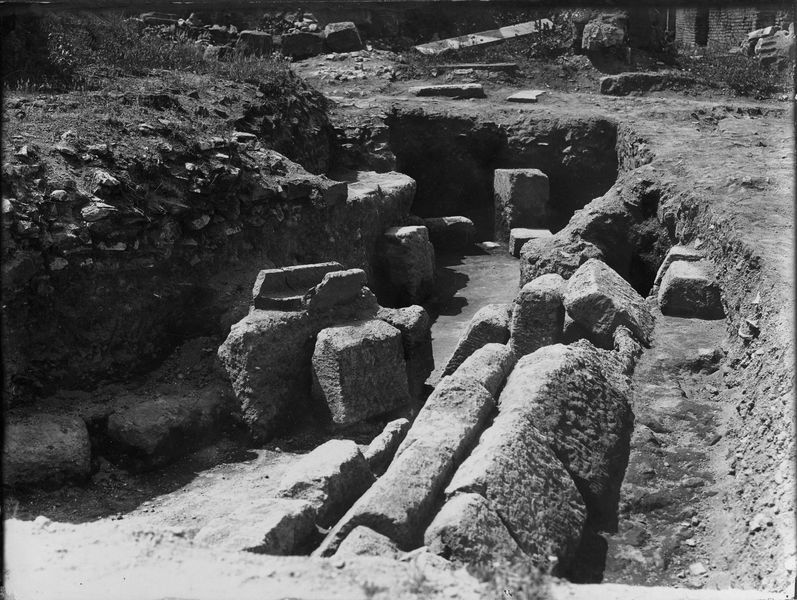 012432 - scavo archeologico - Casa delle Vestali, Area di Vesta, saggi del lato nord/ovest, (10.06.1929); neg. serie E, n. 1351