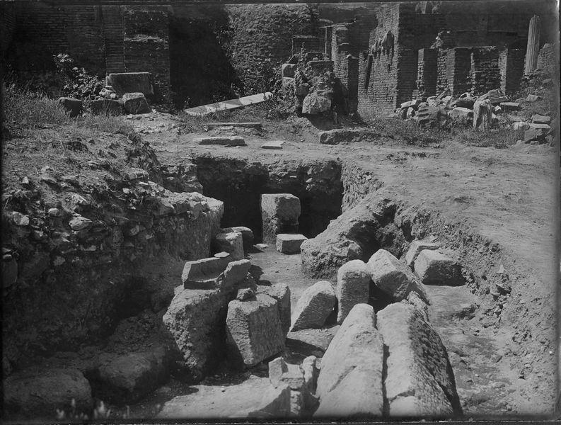 012433 - scavo archeologico - Casa delle Vestali, Area di Vesta, saggi del lato nord/ovest; neg. serie E, n. 1320