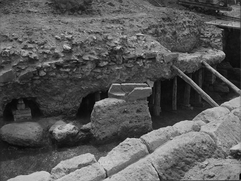 012438 - scavo archeologico - Casa delle Vestali, Area di Vesta, saggi del lato nord/ovest; neg. serie E, n. 1354