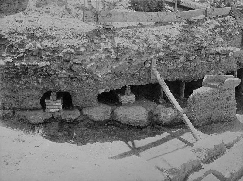 012439 - scavo archeologico - Casa delle Vestali, Area di Vesta, saggi del lato nord/ovest (19.07.1929); neg. serie E, n. 1355