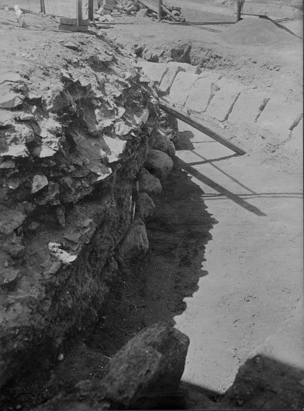 012440 - scavo archeologico - Casa delle Vestali, Area di Vesta, saggi del lato nord/ovest (19.07.1929); neg. serie E, n. 1356