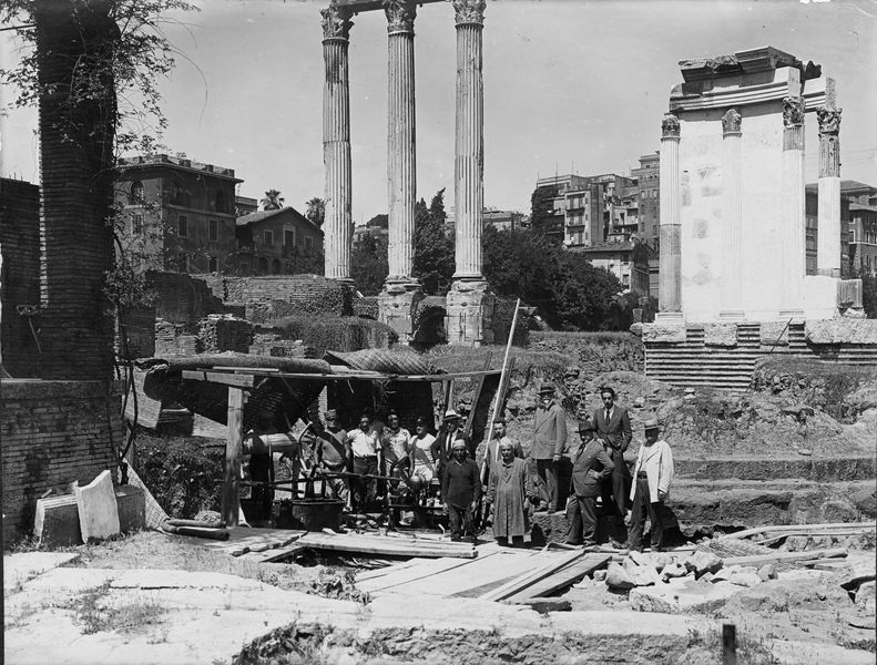 012442 - scavo archeologico - Casa delle Vestali, Area di Vesta, scavo dei pozzi (scavo Bartoli) (18.06.1931); neg. serie E, n. 1404