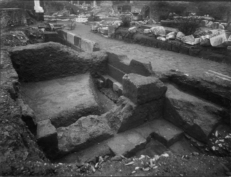 012451 - monumento - Casa delle Vestali, Area di Vesta, lato nord del temenos (20.011.1931); neg. serie E, n. 1306
