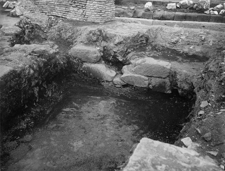 012458 - scavo archeologico - Casa delle Vestali, Area di Vesta, saggi del lato nord/est; neg. serie E, n. 1310