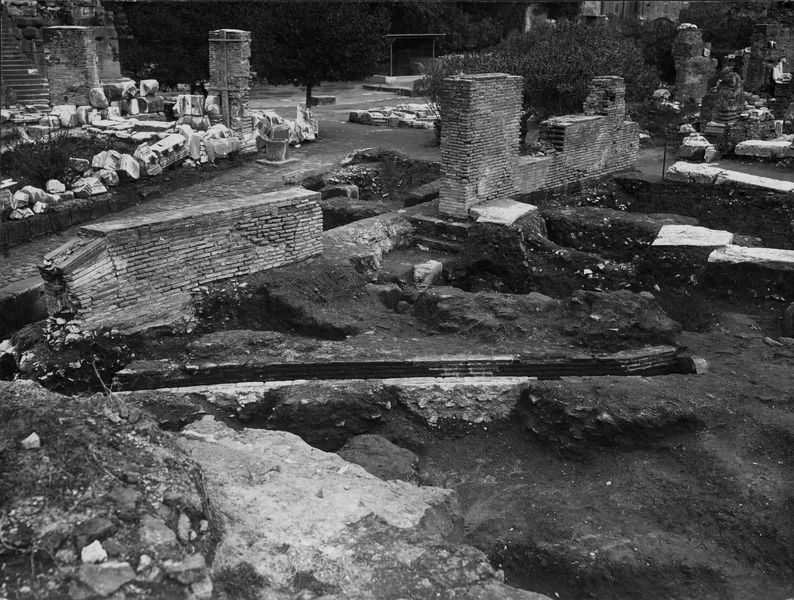 012461 - scavo archeologico - Casa delle Vestali, Area di Vesta, veduta dei saggi nella parte nord/ovest; neg. serie E, n. 1323