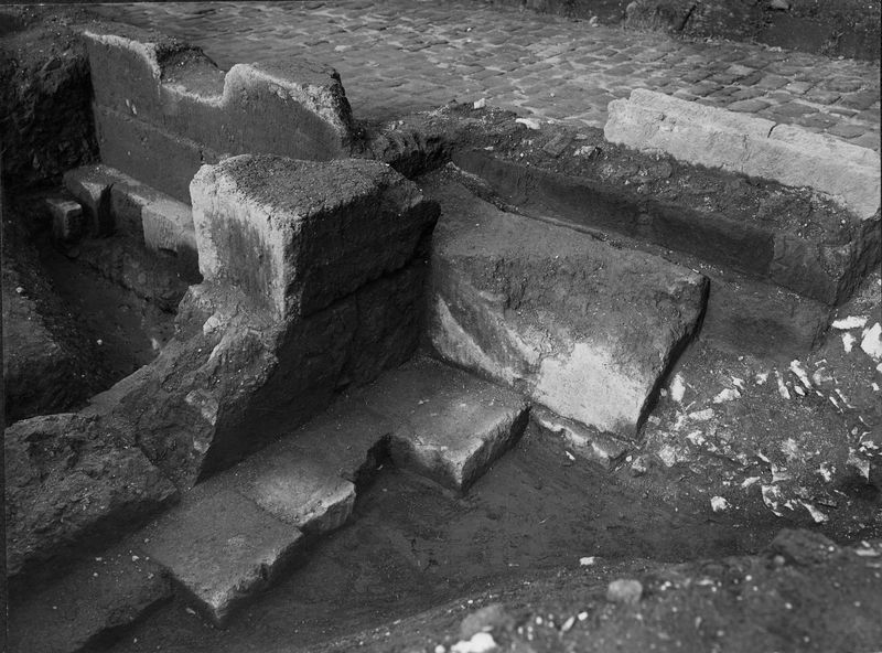 012465 - scavo archeologico - Casa delle Vestali, Area di Vesta, saggio all'angolo nord/est del temenos; neg. serie E, n. 1309