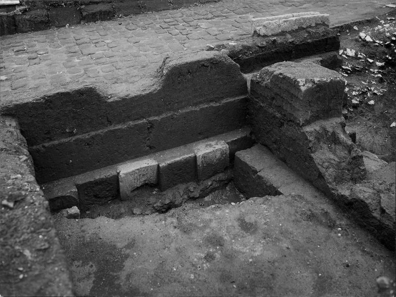 012466 - scavo archeologico - Casa delle Vestali, Area di Vesta, saggio all'angolo nord/est del temenos (20.11.1931); neg. serie E, n. 1303