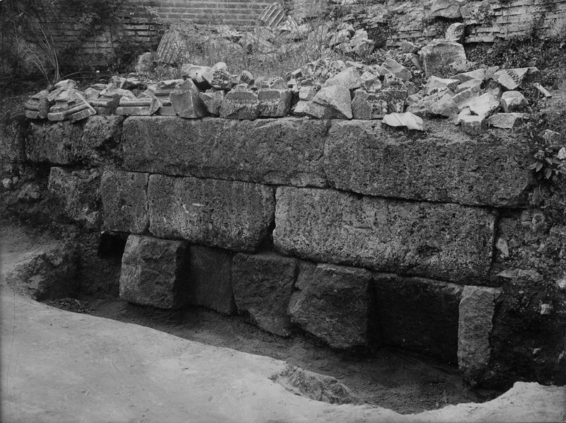 012467 - scavo archeologico - Casa delle Vestali, Area di Vesta, saggio al lato sud del temenos; neg. serie E, n. 1353