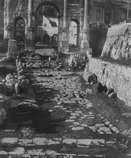 015567 - scavo archeologico - Zona del Niger Lapis e parte meridionale del Comizio all'inizio degli scavi, 1900; Neg. Serie C, Nr. 66