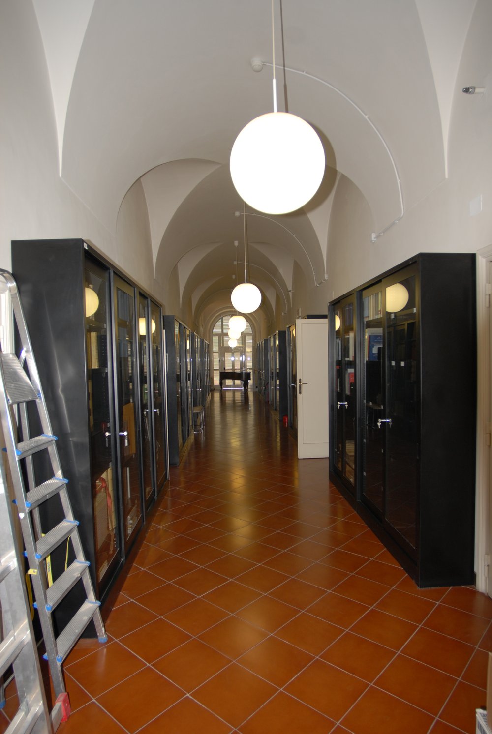 bibl.5.JPG