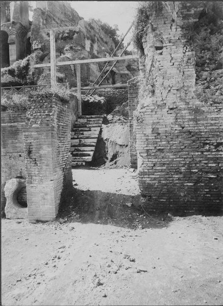 012473 - scavo archeologico - Casa delle Vestali, Atrio, angolo ovest (scavi 1900); neg. serie E, n. 67