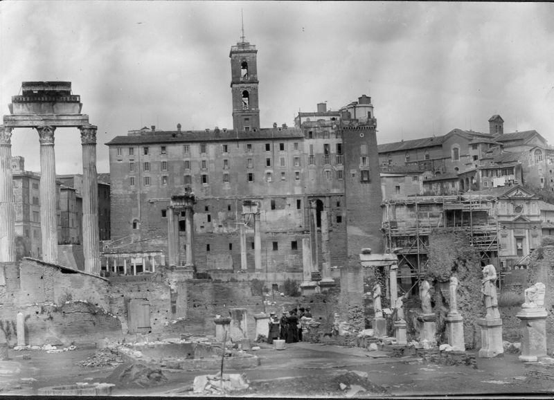 012488 - monumento - Casa delle Vestali, veduta dell'Atrio