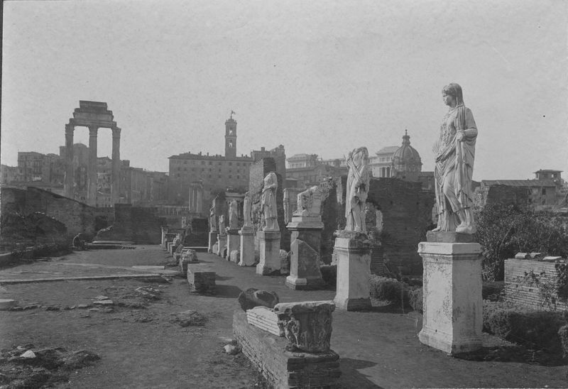 012491 - monumento - Casa delle Vestali, Atrio