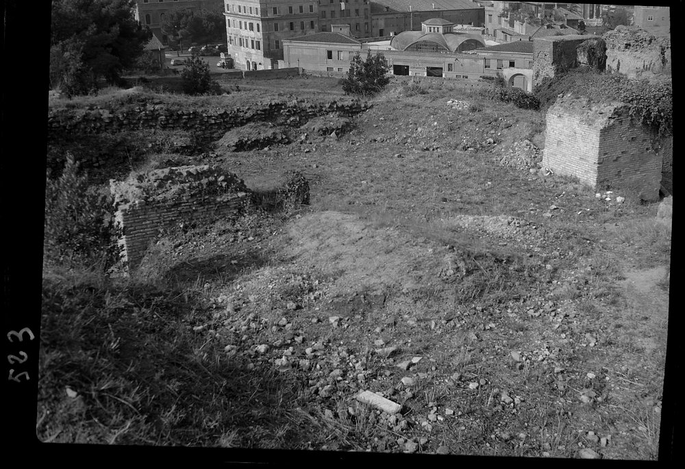 Lastra A 523 Palatino - Zona Augustea - settore ovest all'inizio dello scavo (Dic 1958).tif