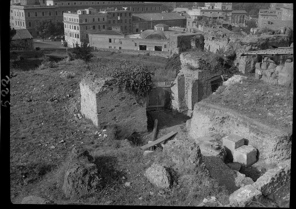 Lastra A 522 Palatino - Zona Augustea - settore ovest all'inizio dello scavo (Dic 1958).tif