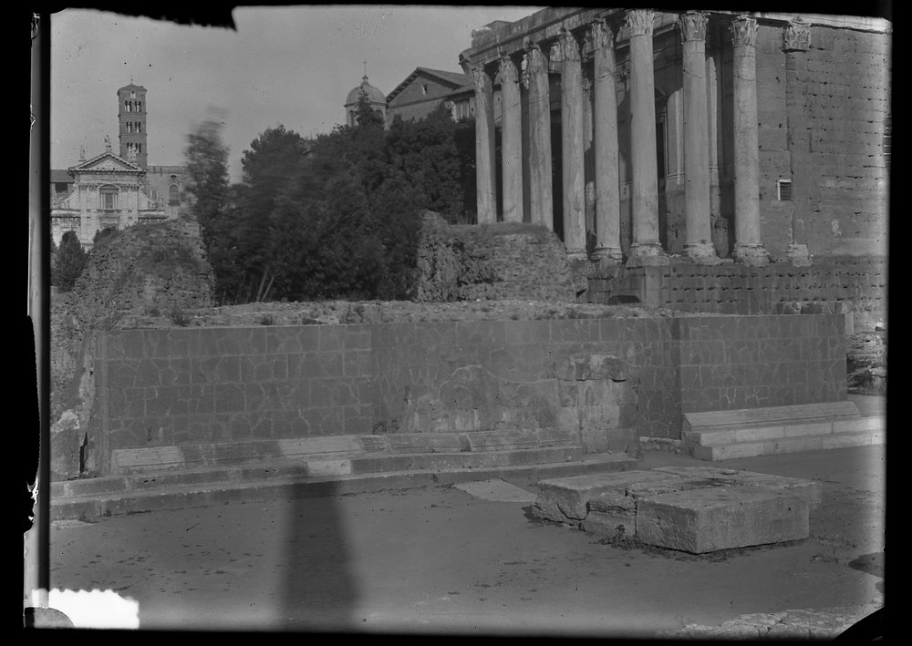 Lastra A 6 Tempio del divo Giulio.tif