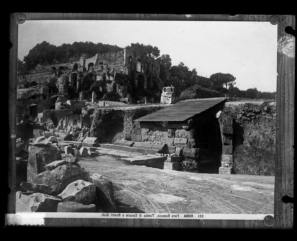 Lastra A 3 Tempio del divo Giulio.tif