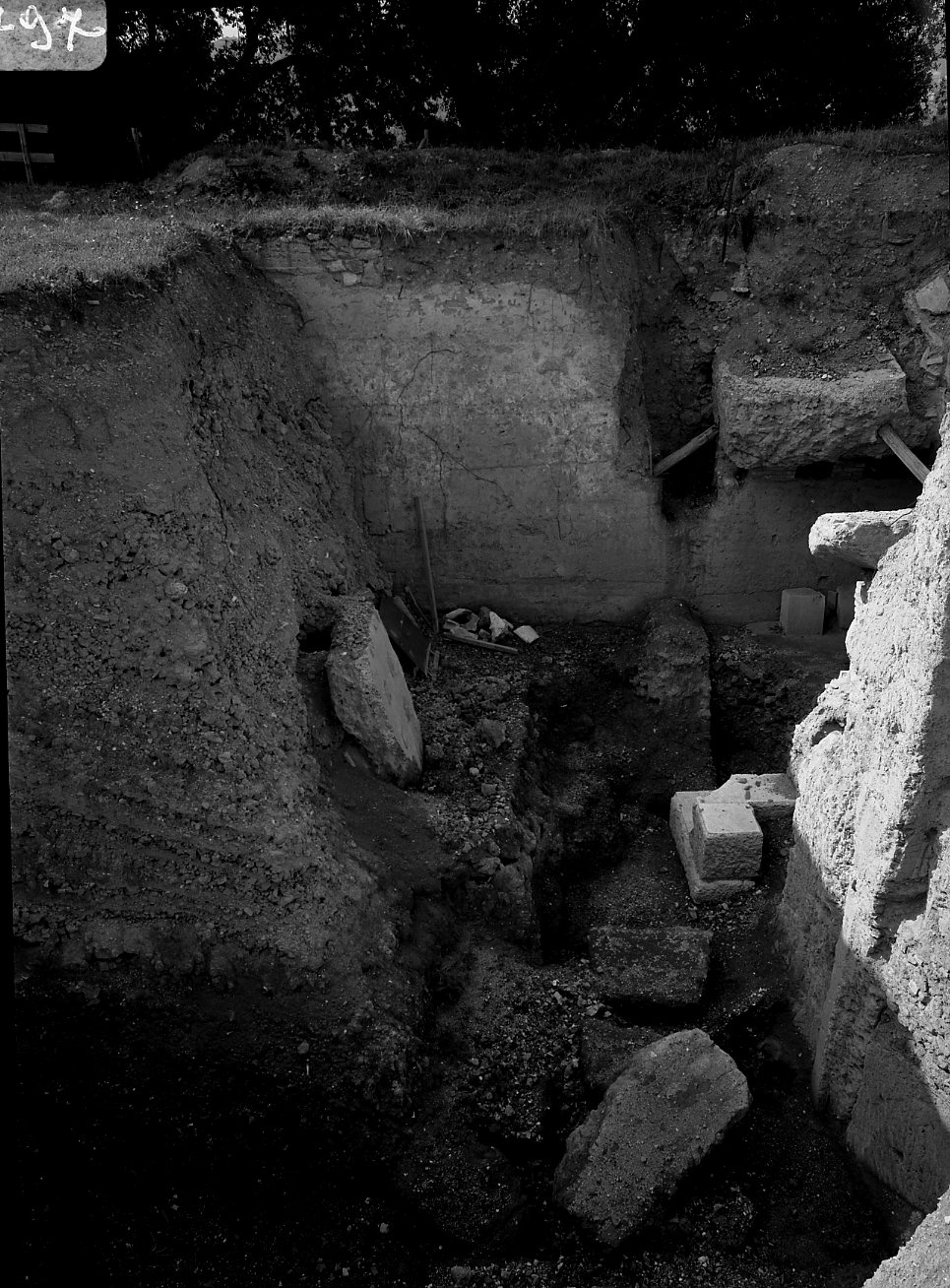 A 797 Tempio di Apollo - sbocco della galleria nel cortile ( ottobre '68).tif