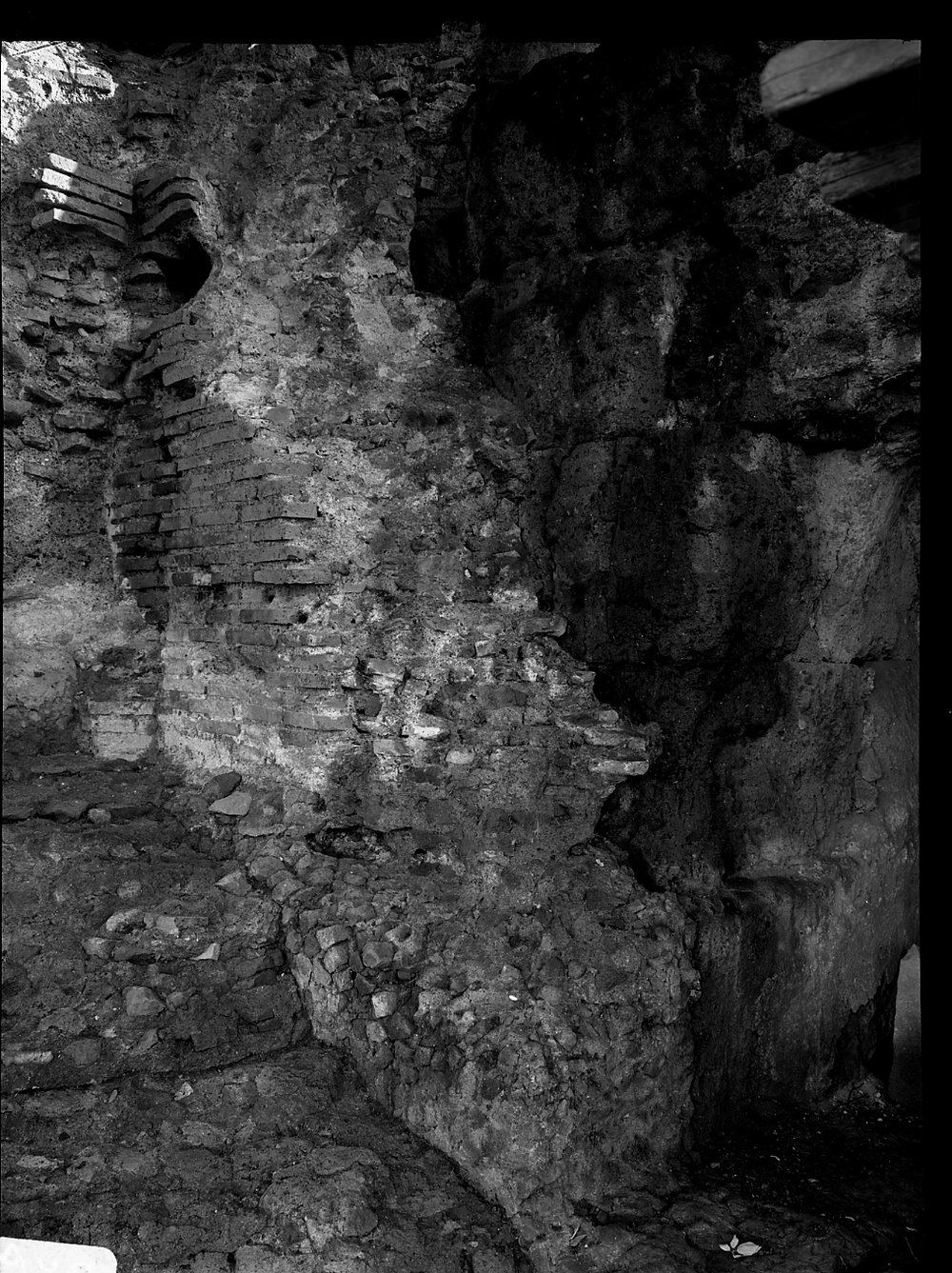 A 972 Velabro - zona addossata al Germalo - restauri interno 1970-71.tif