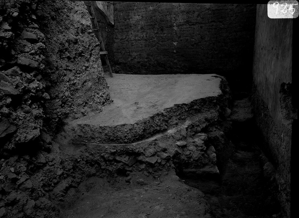 A 925 zona augustea - scavi 1970 particolare della rampa di accesso al tempio.tif
