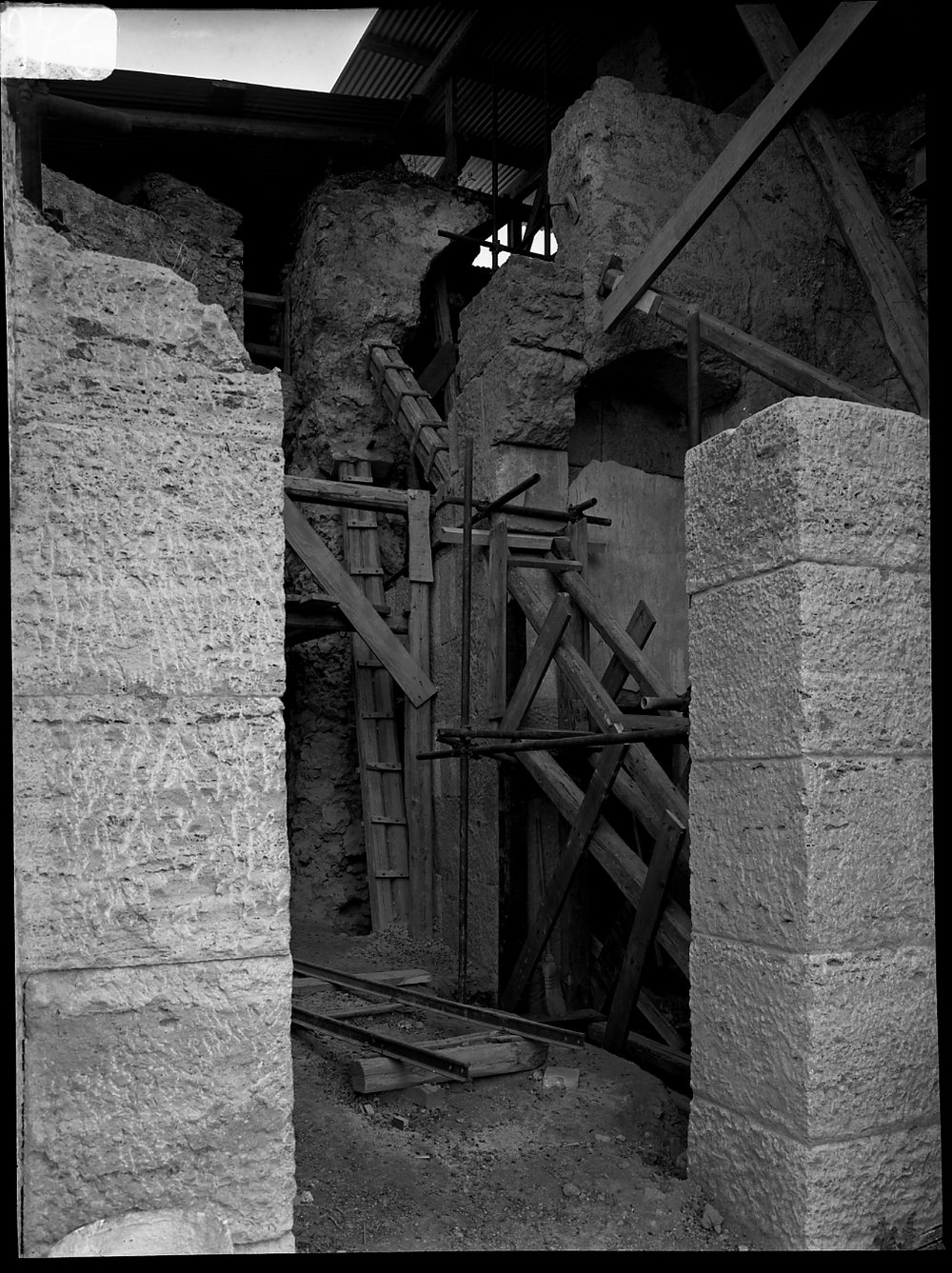 A 976 Zona Augustea - restauri della rampa dipinta - inverno 1970-71.tif