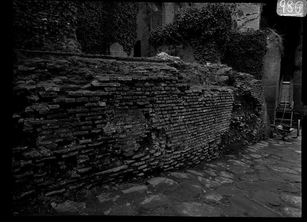 A 986 Clivius Victoriae- Domus Tiberiana- particolare prima del restauro ( gennaio 1971) .tif