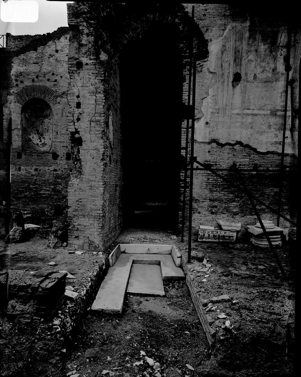 A 942  Domus Augustana- peristilio inferiore dopo i lavori di pulitura- autunno 1970.tif