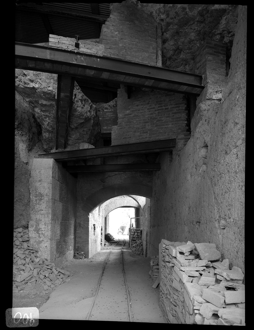 A 900 Zona Augustea, galleria frontale (criptoportico) lavori 1967-69.tif