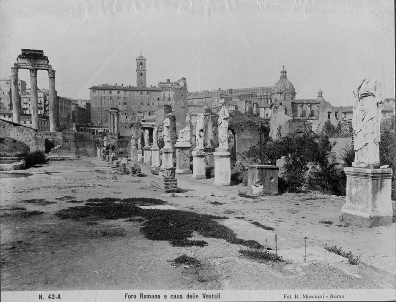 012495 - monumento - Casa delle Vestali, Atrio