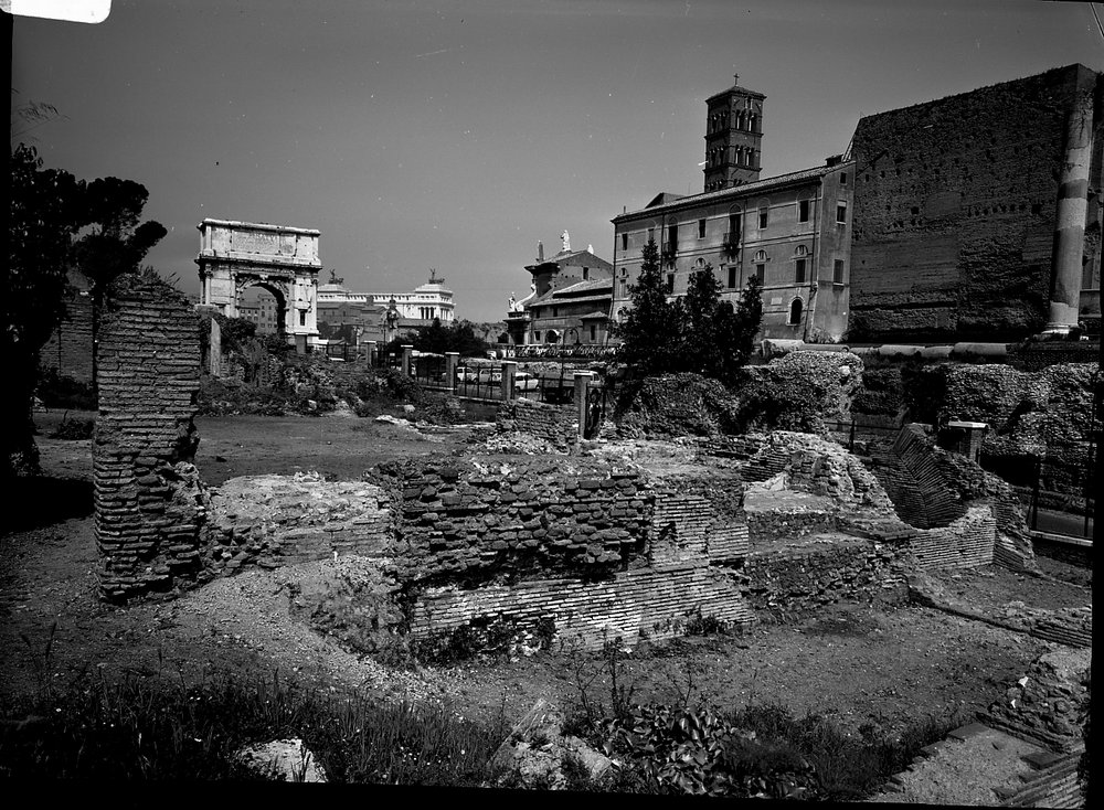 A 873 Vigna Barberini - versante settentrionale prima del restauro (aprile 70).tif