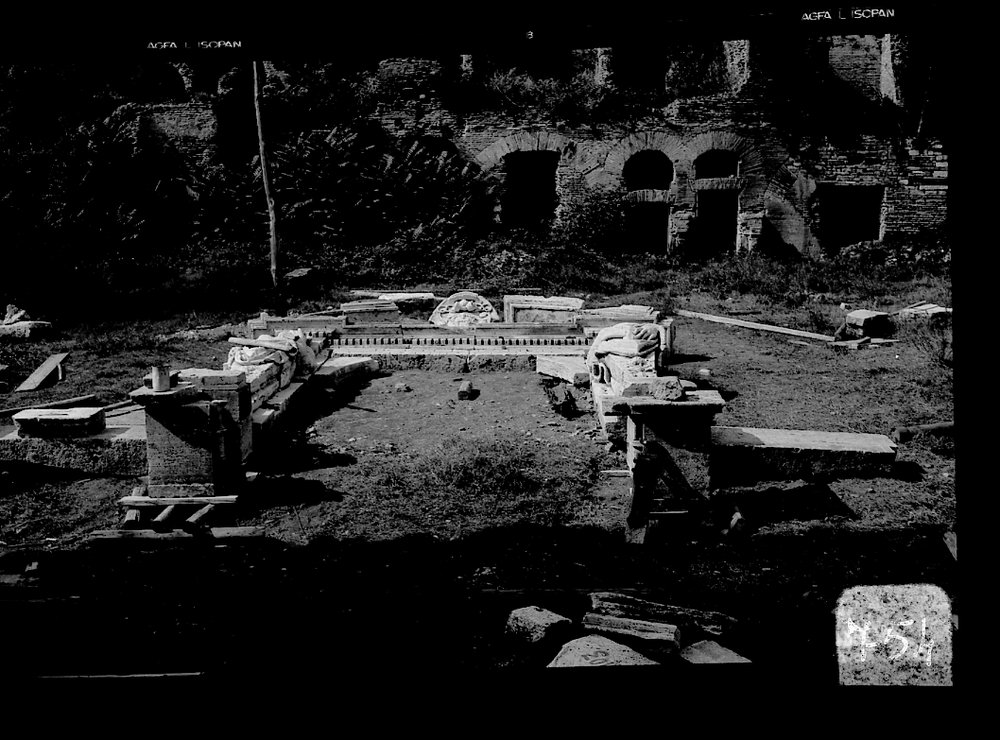 A 754 ( 6 x 9 ) Frammenti architettonici decorativi del portale del Vignola.tif