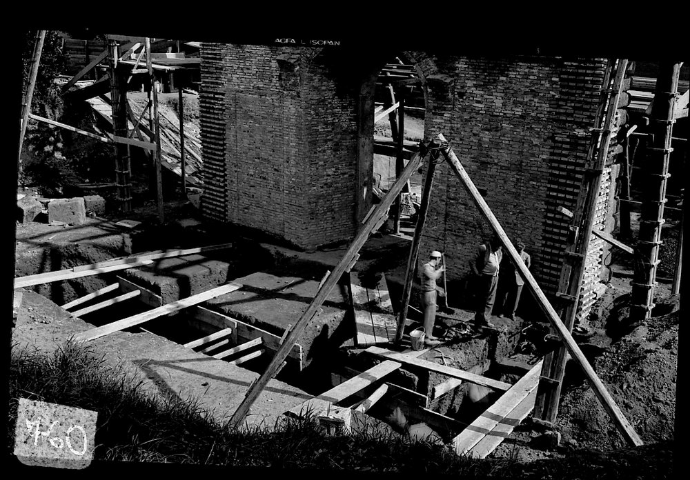 A 760  ( 6 x 9 ) lavori per la ricostruzione del portale del Vignola ( foto Davico ) senza positive.tif