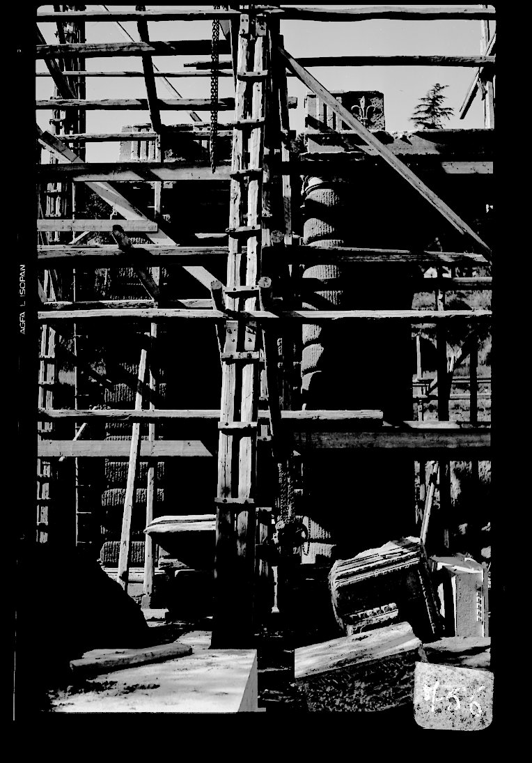 A 756 ( 6 x 9 ) lavori per la ricostruzione del portale del Vignola ( foto Davico ).tif