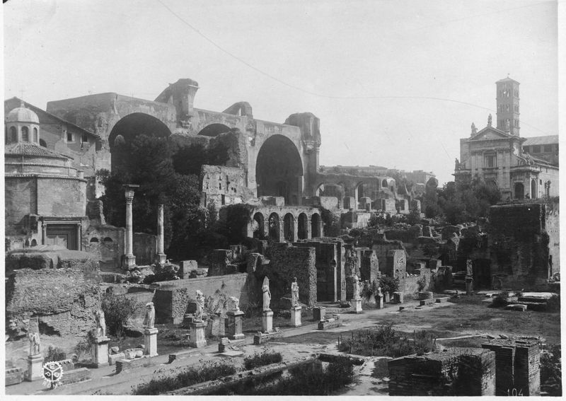 012505 - monumento - Casa delle Vestali, veduta dell'Atrio