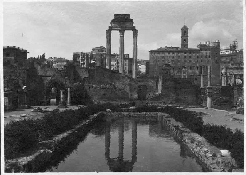 012512 - monumento - Casa delle Vestali, Atrio