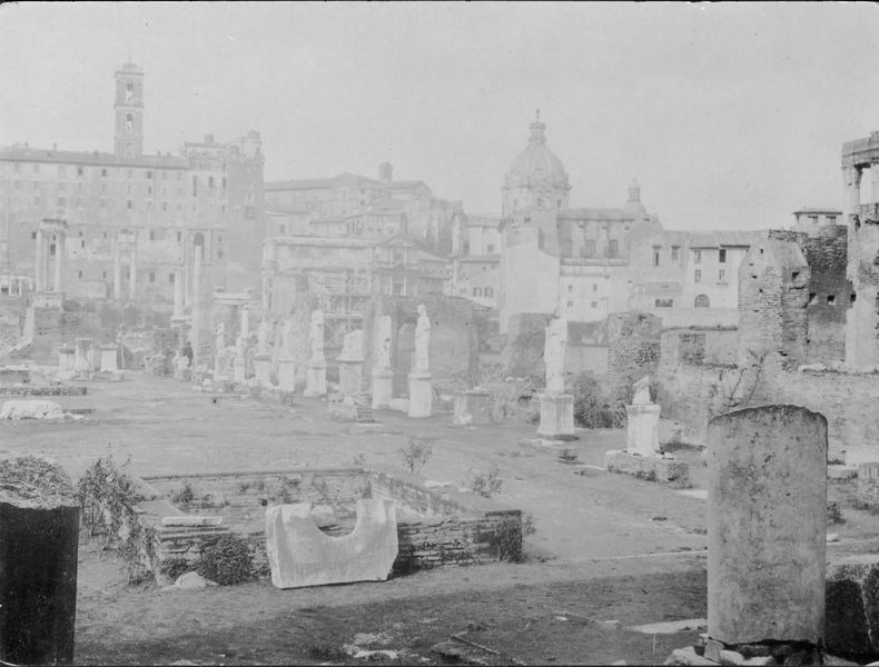 012524 - monumento - Casa delle Vestali, veduta dell'Atrio