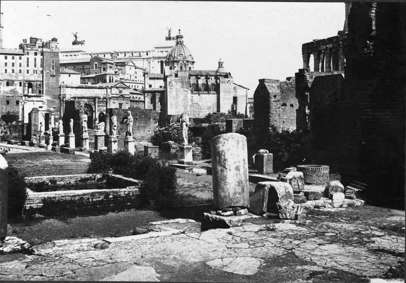012528 - monumento - Casa delle Vestali, Atrio, il peristilio; neg. serie F, n. 1799