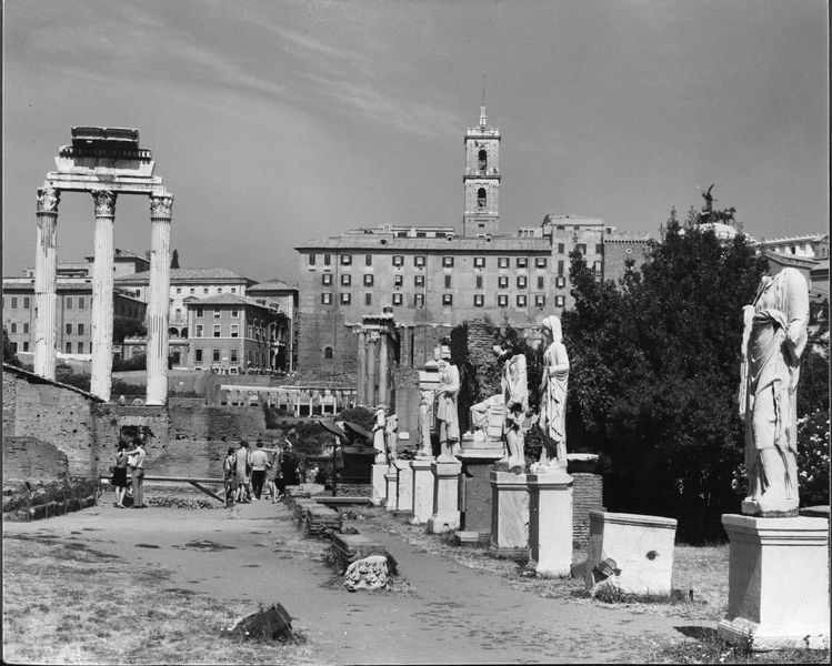 012539 - monumento - Casa delle Vestali, Atrio