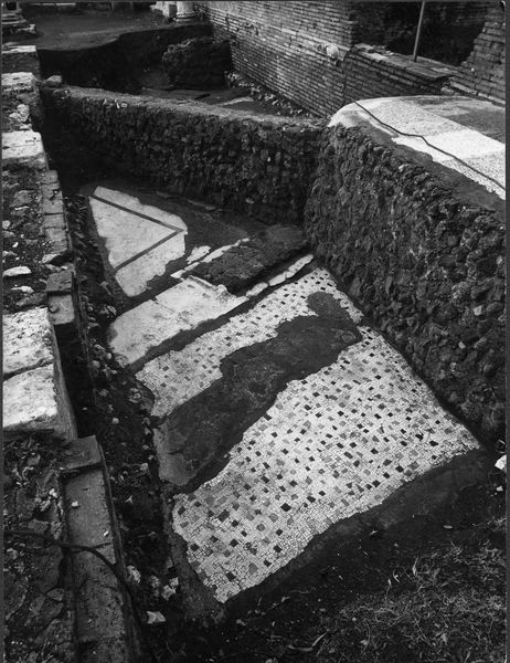 012544 - monumento - Casa delle Vestali, Atrio, angolo del vano n. 6; neg. serie F, n. 2767